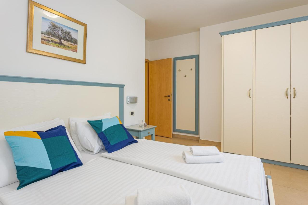 Residence Superior Del Mar Banjole Habitación foto